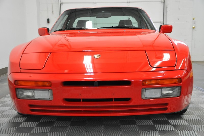 Illustration for article titled This is one particularly low mileage 1989 Porsche 944 Turbo S (UPDATED)